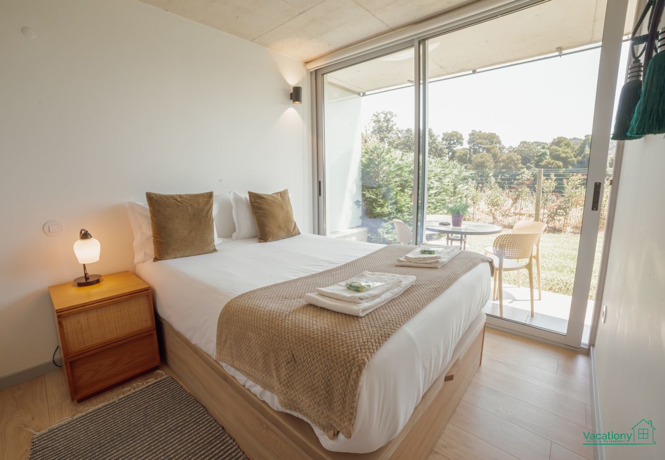 Apartamento em Vila Nova de Gaia - AMAZING DESIGN GARDEN with POOL by VACATIONY