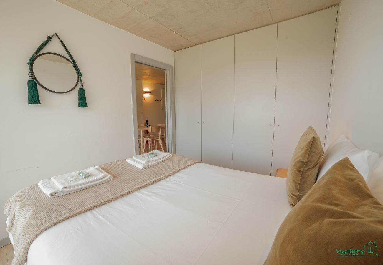 Apartamento em Vila Nova de Gaia - AMAZING DESIGN GARDEN with POOL by VACATIONY