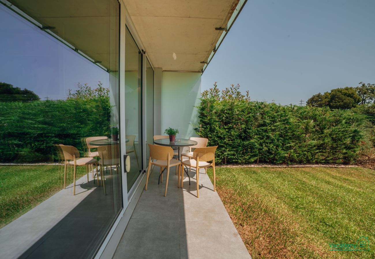 Apartamento em Vila Nova de Gaia - AMAZING DESIGN GARDEN with POOL by VACATIONY