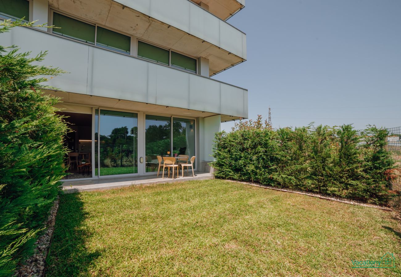 Apartamento em Vila Nova de Gaia - AMAZING DESIGN GARDEN with POOL by VACATIONY