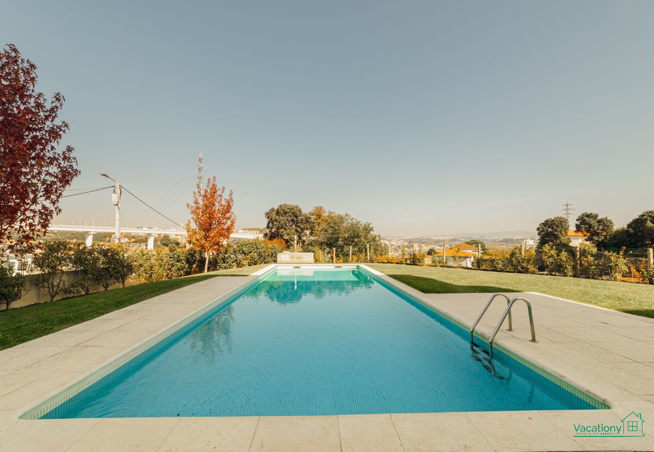 Apartamento em Vila Nova de Gaia - AMAZING DESIGN GARDEN with POOL by VACATIONY