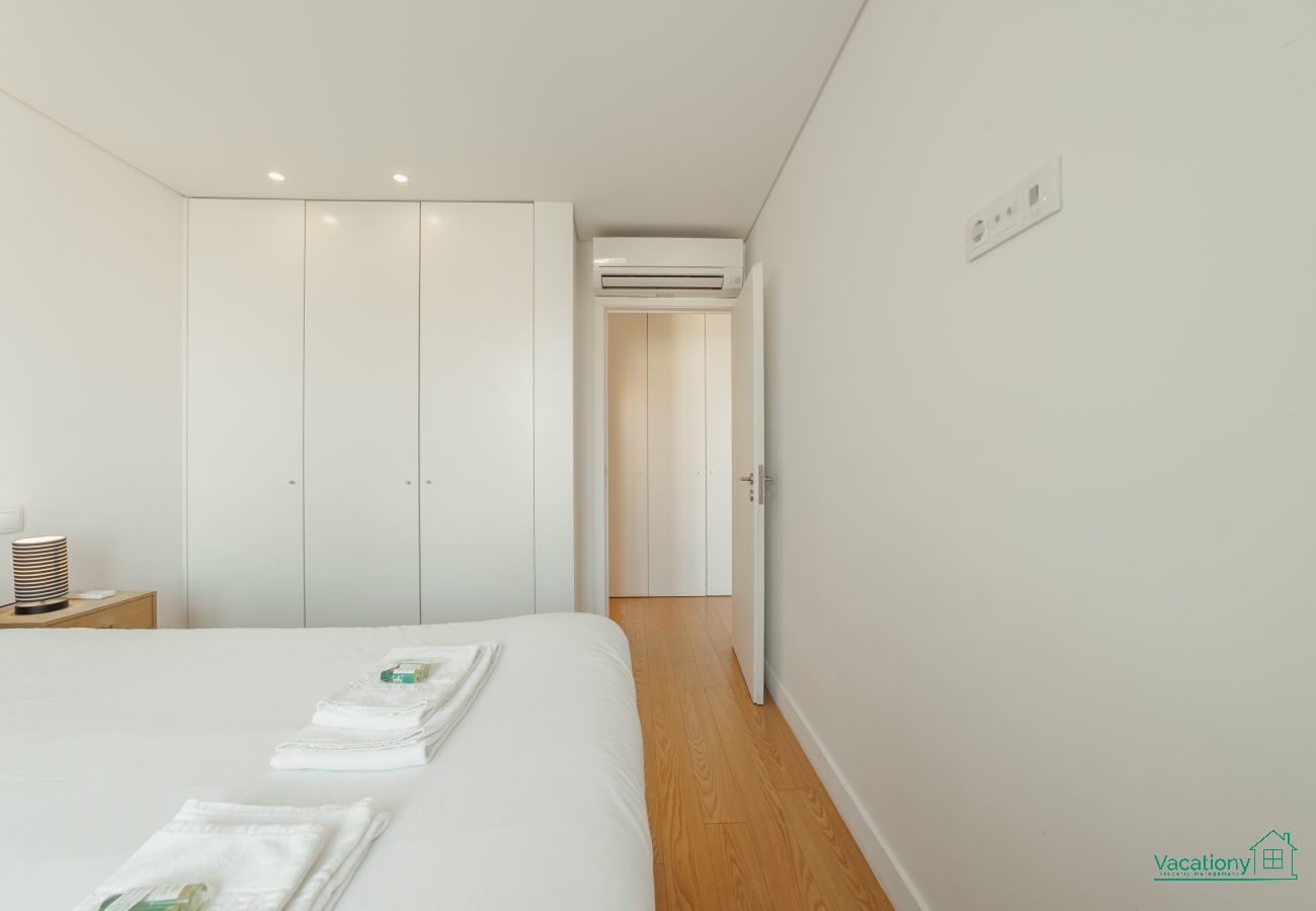 Apartamento em Porto - DOWNTOWN BRIGHT & BALCONY APARTMENT by VACATIONY