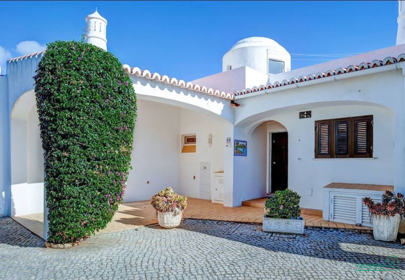 Casa geminada em Lagoa - CARVOEIRO POOL HOUSE by VACATIONY
