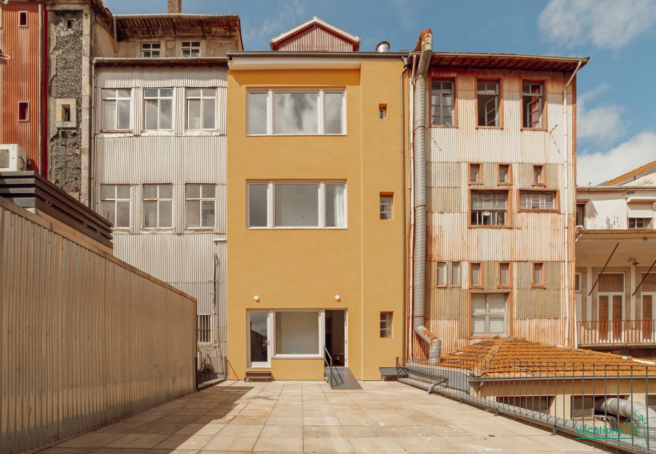 Apartamento em Porto - DOWNTOWN GOLD BOLHÃO B WITH TERRACE by VACATIONY
