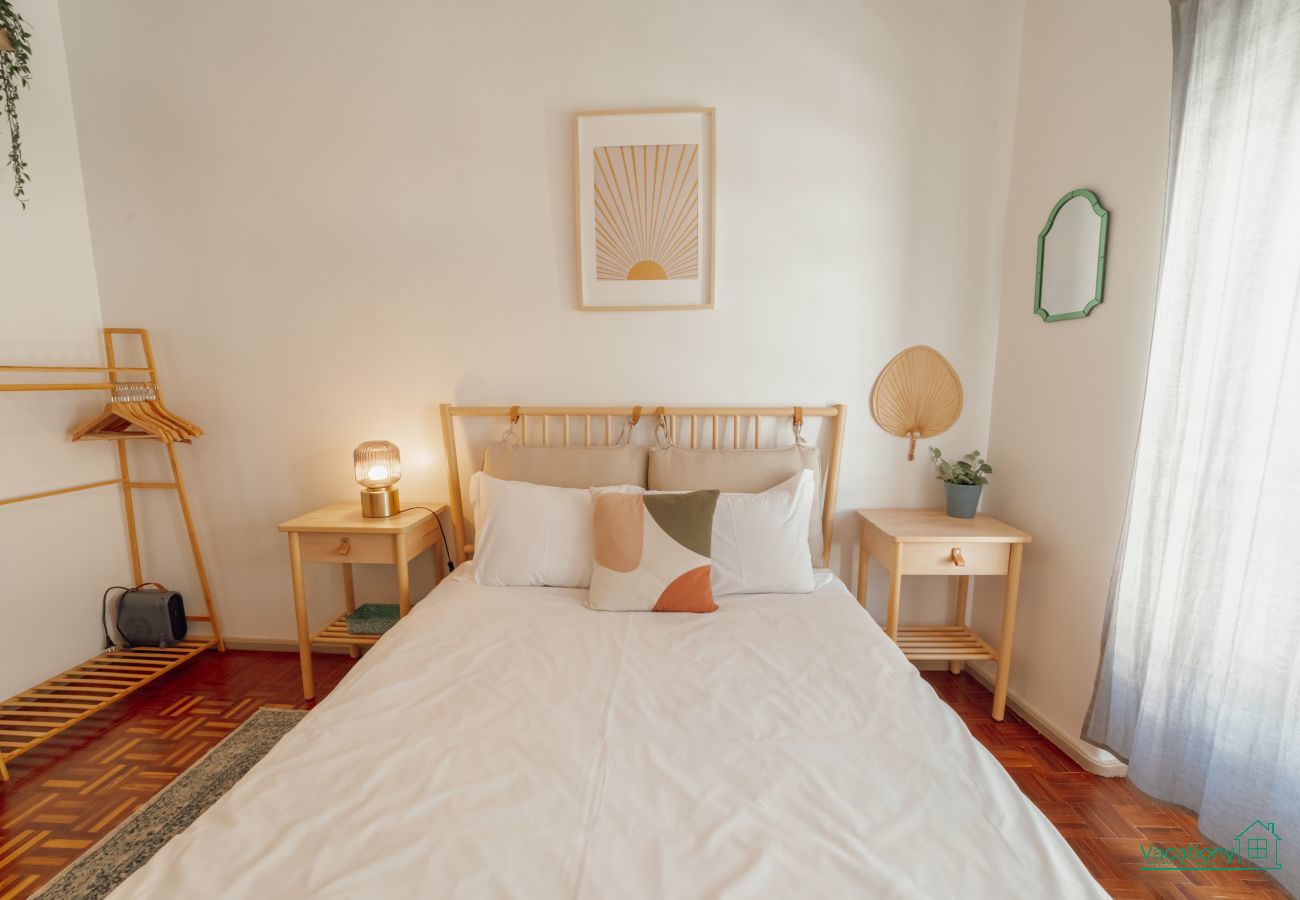 Apartamento em Porto - SANTA CATARINA FLAT 2BD with BALCONY by VACATIONY