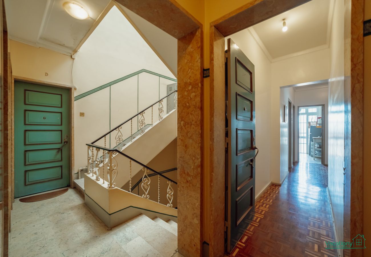 Apartamento em Porto - SANTA CATARINA FLAT 2BD with BALCONY by VACATIONY