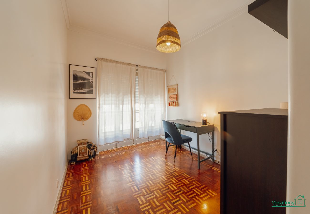 Apartamento em Porto - SANTA CATARINA FLAT 2BD with BALCONY by VACATIONY