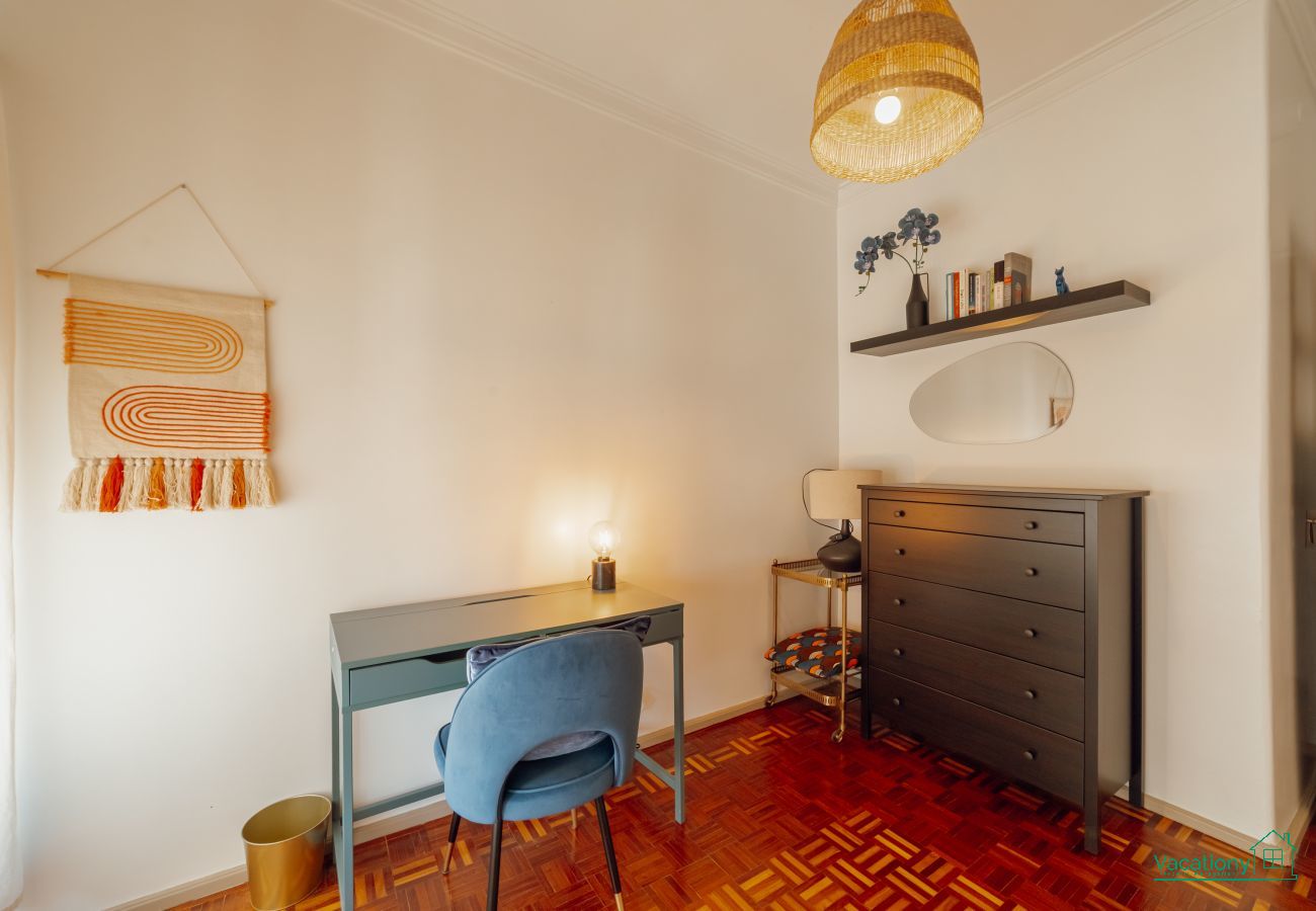 Apartamento em Porto - SANTA CATARINA FLAT 2BD with BALCONY by VACATIONY