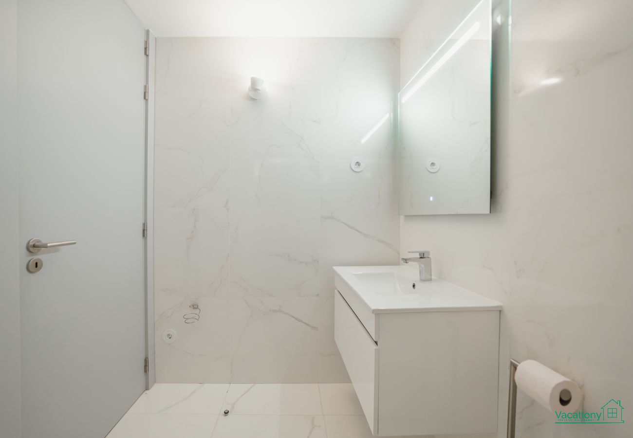 Apartamento em Porto - AMAZING RIVERVIEW APARTMENT w/ POOL by VACATIONY