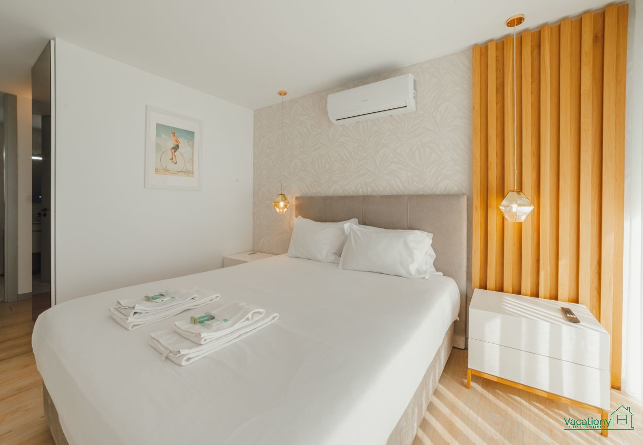 Apartamento em Porto - AMAZING RIVERVIEW APARTMENT w/ POOL by VACATIONY