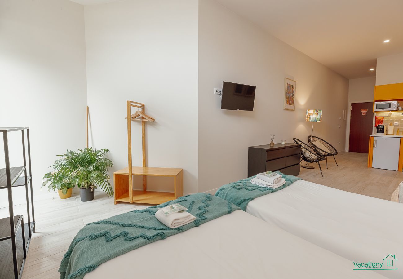 Estúdio em Porto - COLORFUL STUDIO 3 MUNICIPAL POOL by VACATIONY