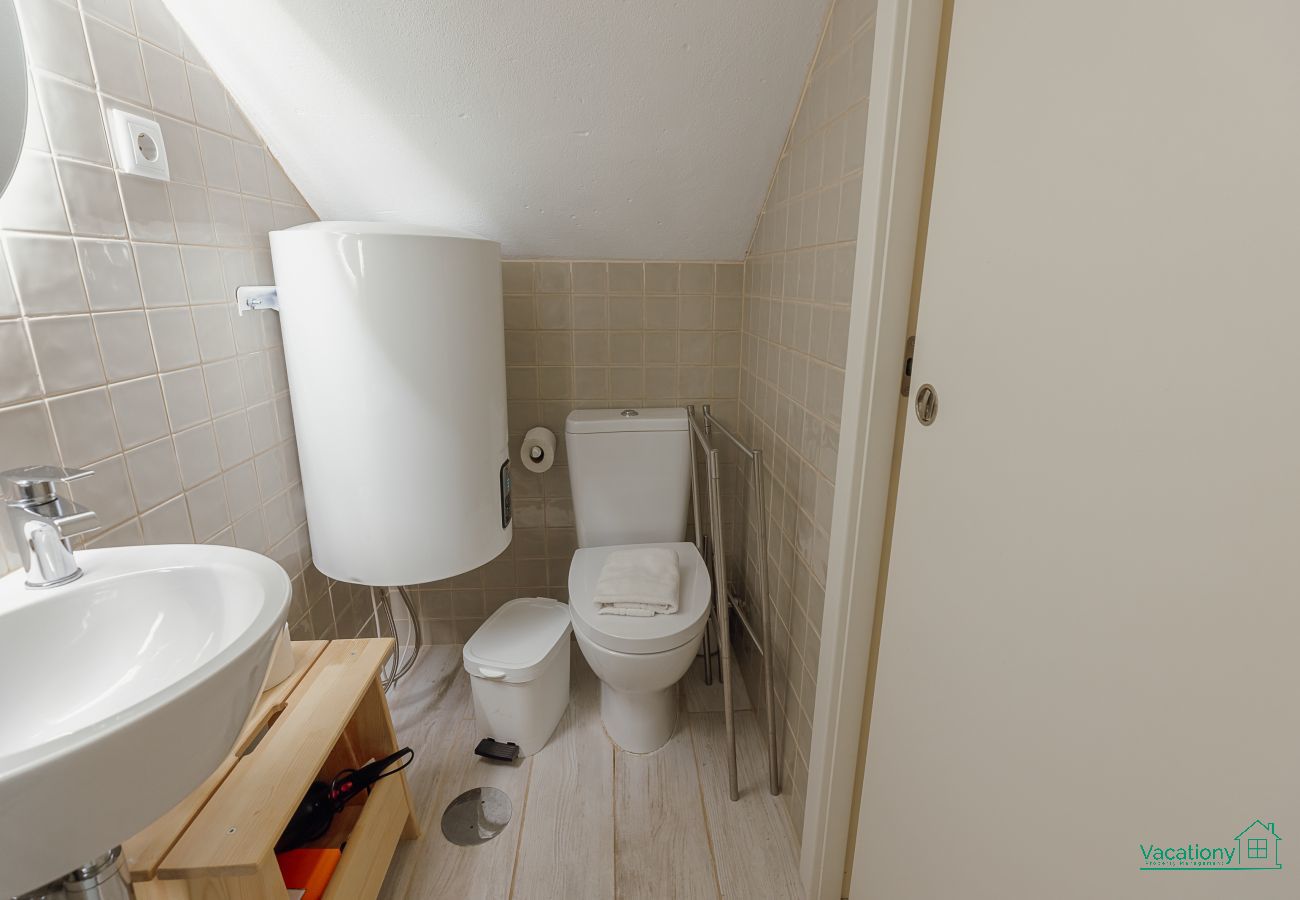 Estúdio em Porto - COLORFUL STUDIO 4 MUNICIPAL POOL by VACATIONY