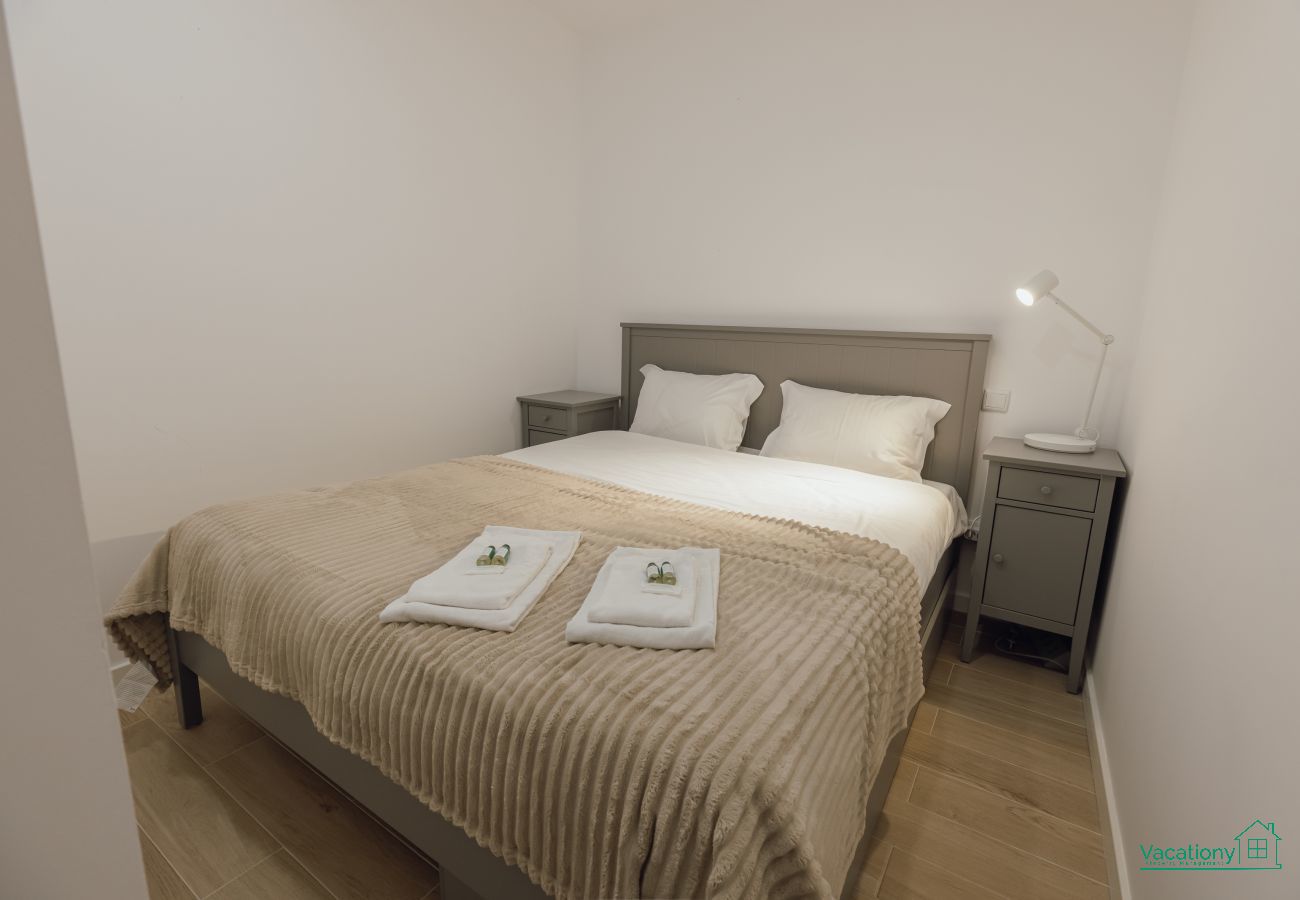 Apartamento em Vila Nova de Gaia - BRIDGE & POOL RETREAT by VACATIONY