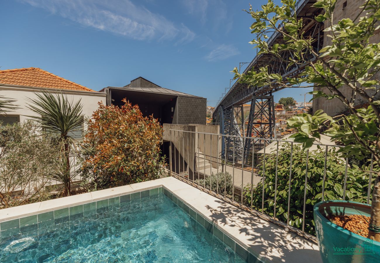 Apartamento em Vila Nova de Gaia - BRIDGE & POOL RETREAT by VACATIONY