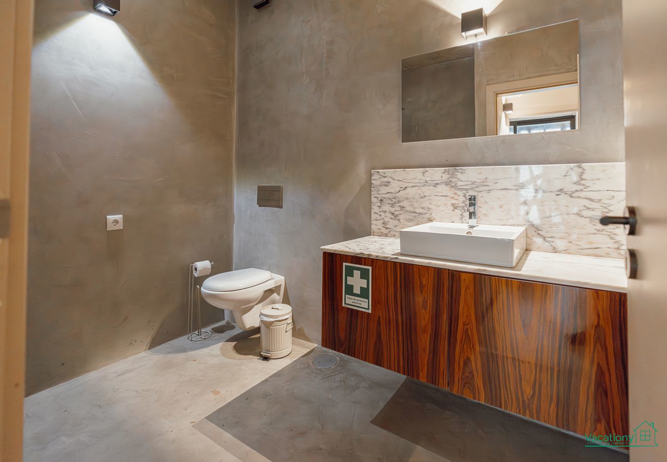 Apartment in Porto - CITY CENTER PREMIUM with GARAGE by VACATIONY