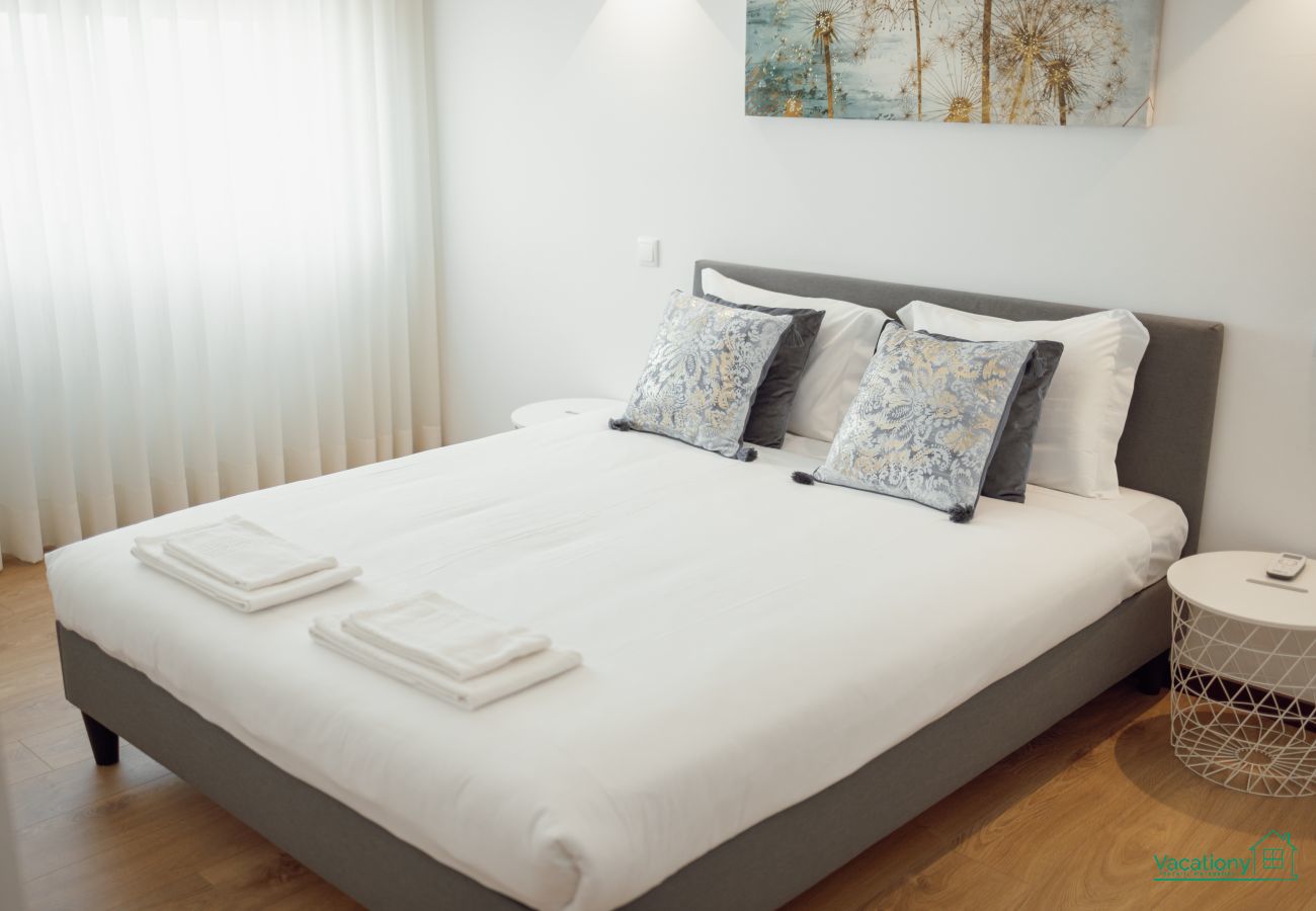Apartment in Porto - CITY CENTER GRAND APARTMENT WITH SEA VIEW TERRACE