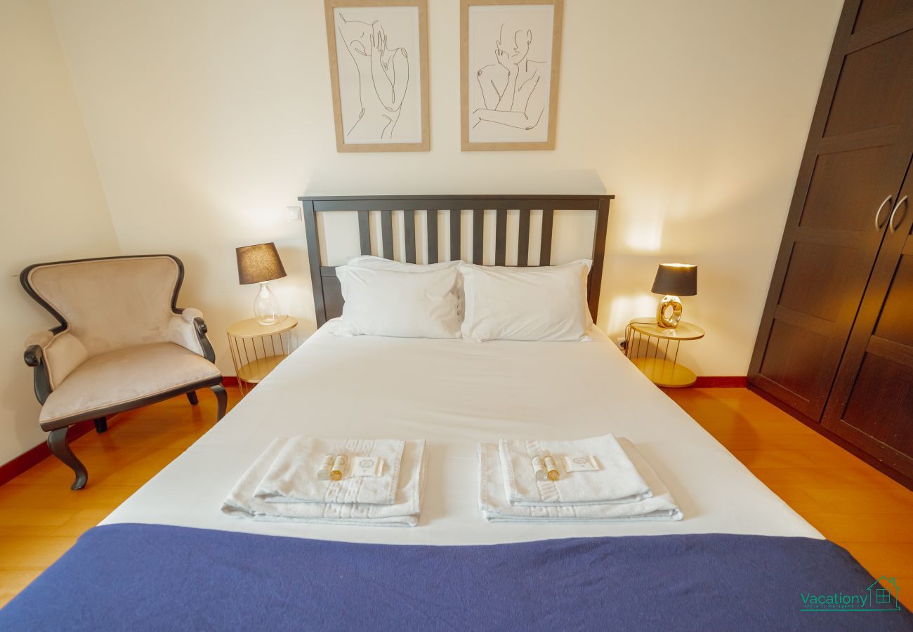 Apartment in Porto - DOWNTOWN DELUXE by VACATIONY