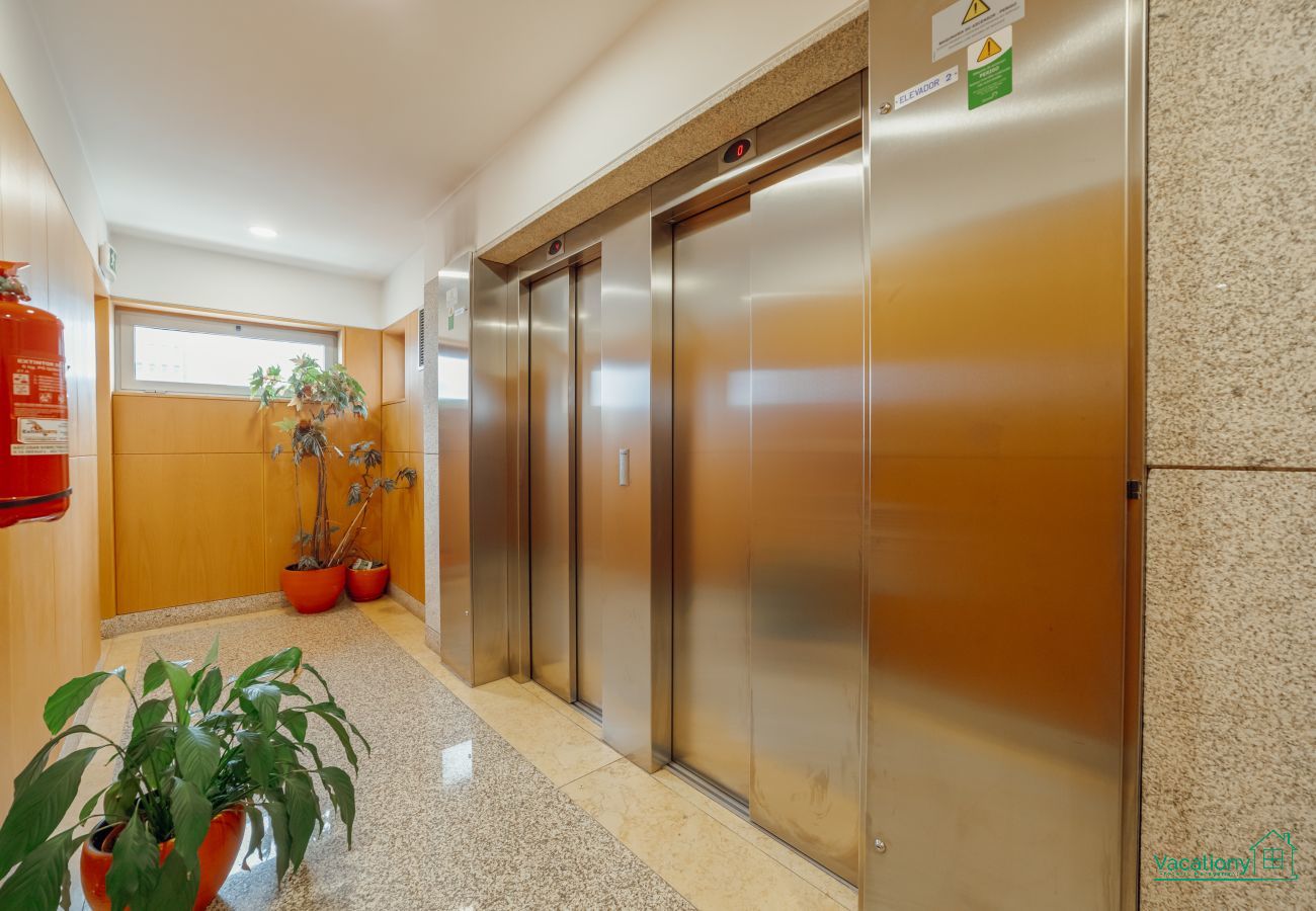 Apartment in Porto - DOWNTOWN DELUXE by VACATIONY