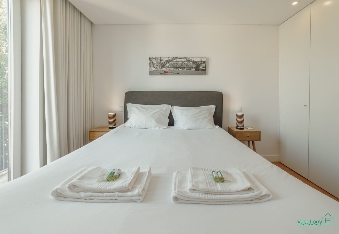 Apartment in Porto - DOWNTOWN BRIGHT & BALCONY APARTMENT by VACATIONY
