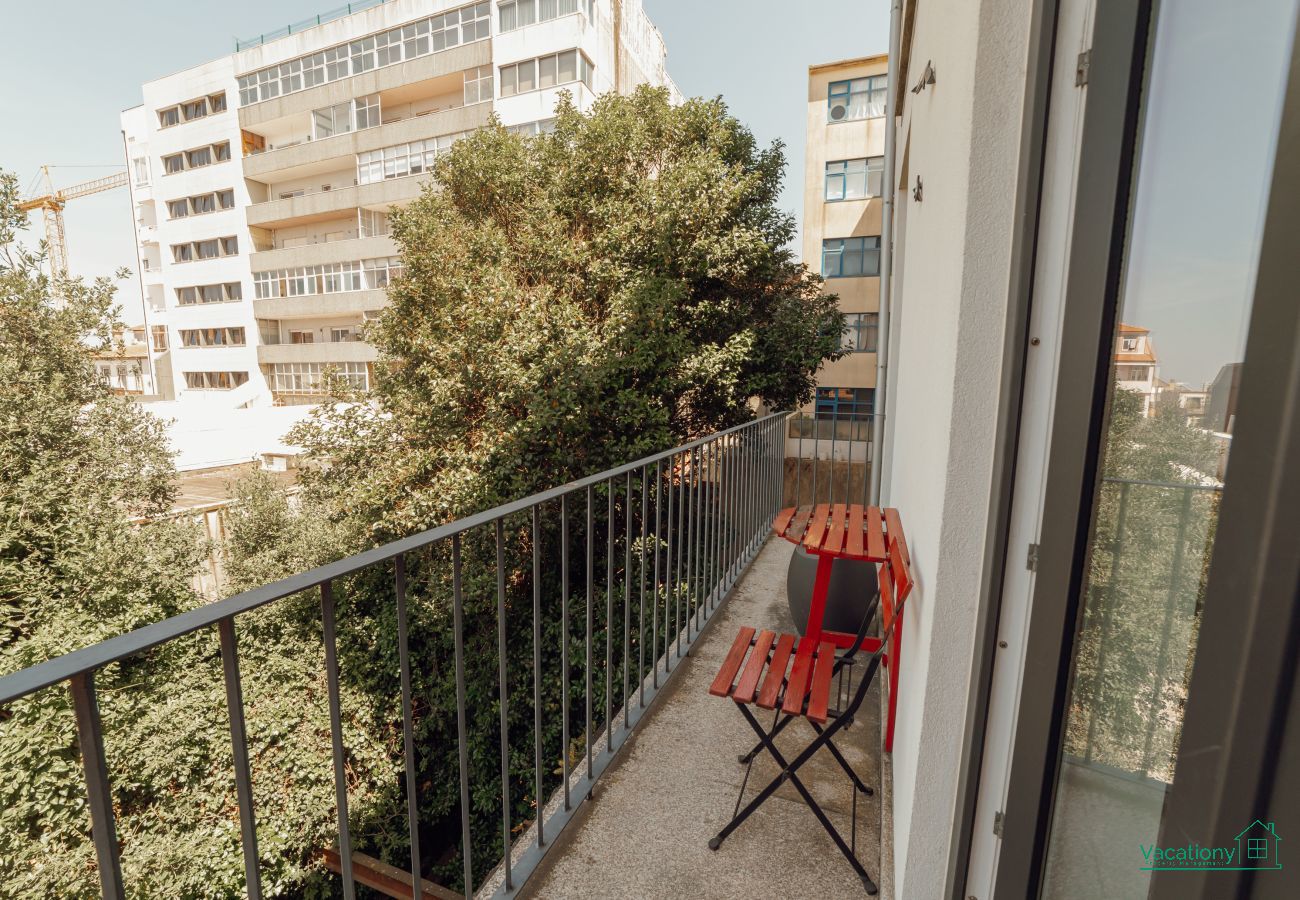 Apartment in Porto - DOWNTOWN BRIGHT & BALCONY APARTMENT by VACATIONY