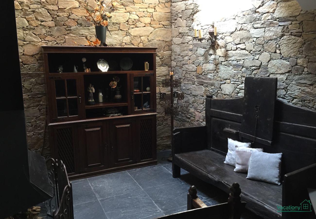 Rent by room in Braganza - CASA LUIS GONZAGA - S. HELENA ROOM by VACATIONY