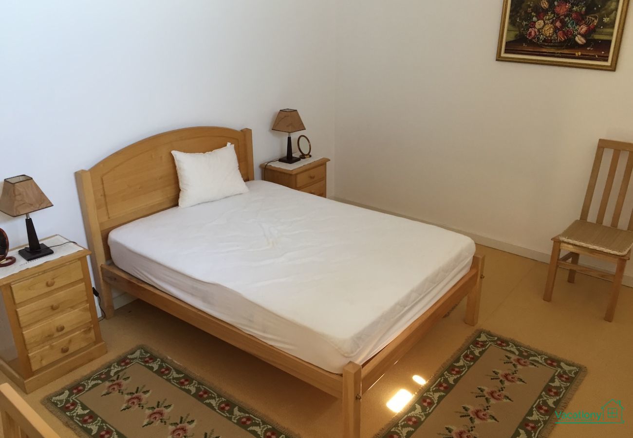 Rent by room in Braganza - CASA LUIS GONZAGA - S. HELENA ROOM by VACATIONY