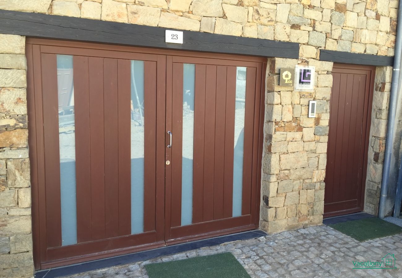 Rent by room in Braganza - CASA LUIS GONZAGA - S. HELENA ROOM by VACATIONY