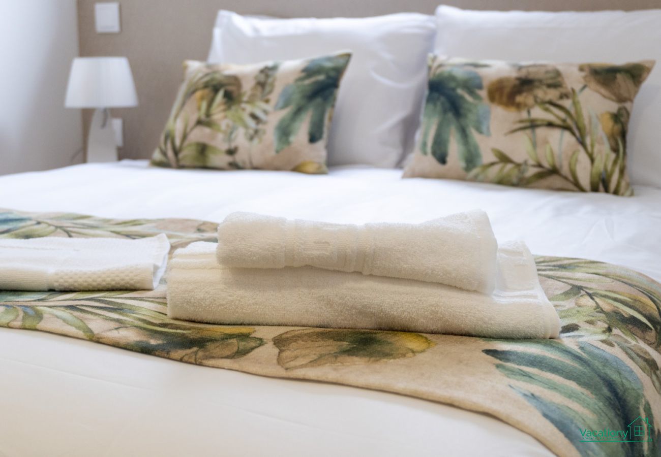 Apartment in Porto - CITY CENTER COMFORT APARTMENT B by VACATIONY