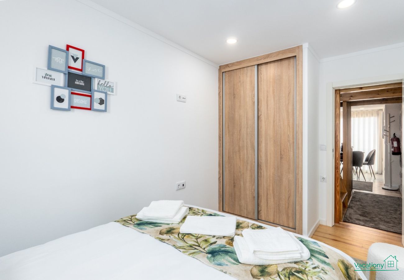 Apartment in Porto - CITY CENTER COMFORT APARTMENT B by VACATIONY
