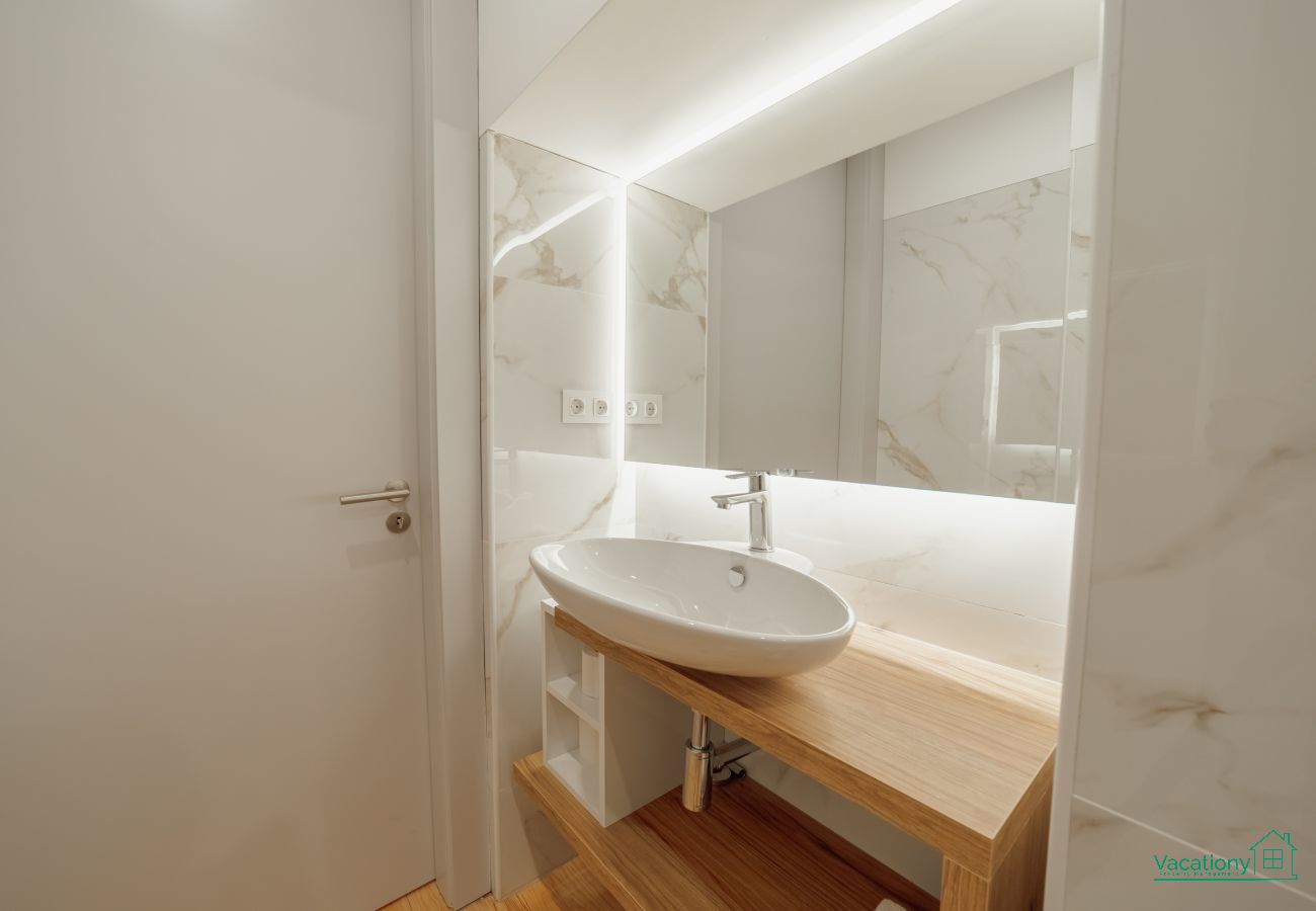 Apartment in Porto - DOWNTOWN GOLD BOLHÃO D by VACATIONY
