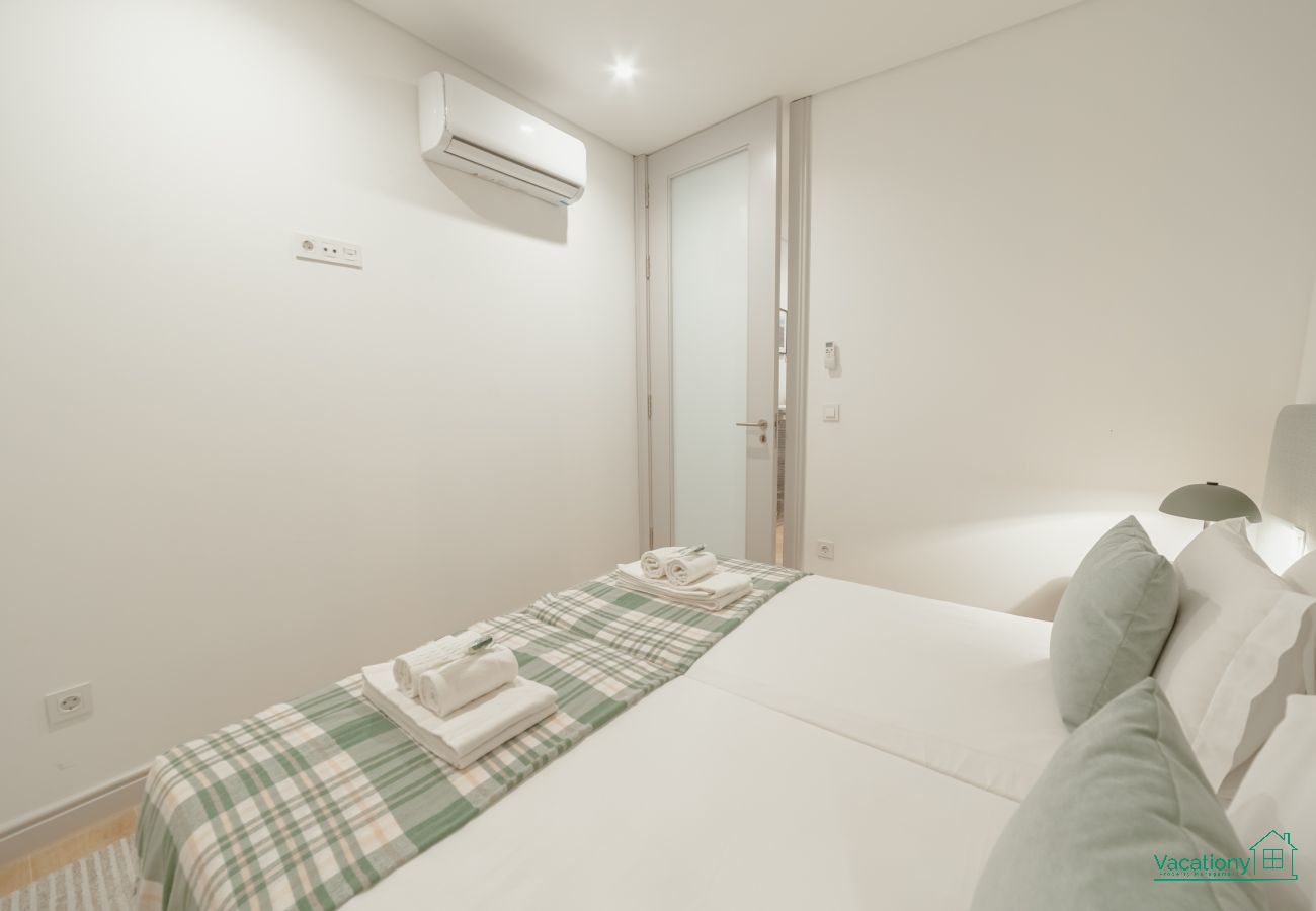 Apartment in Porto - HEART OF PORTO APARTMENT G by VACATIONY