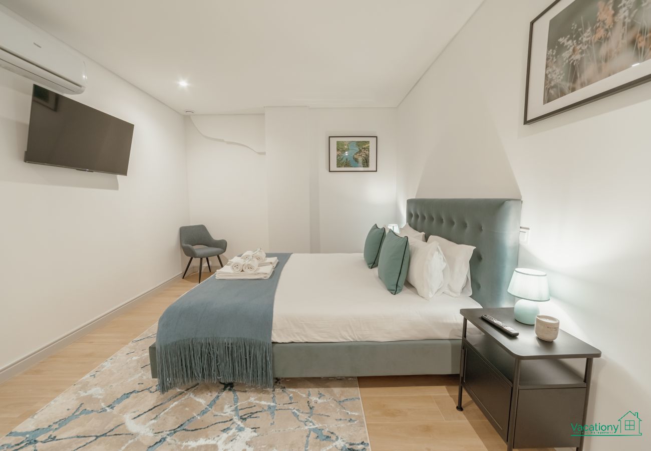 Apartment in Porto - HEART OF PORTO APARTMENT G by VACATIONY
