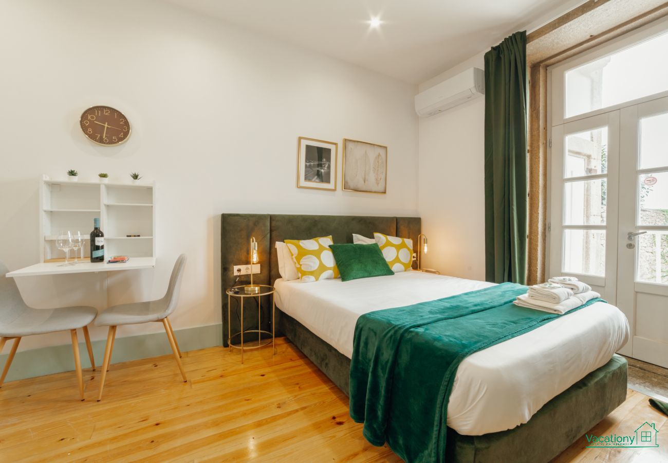 Apartment in Porto - DOWNTOWN SUITE A by VACATIONY