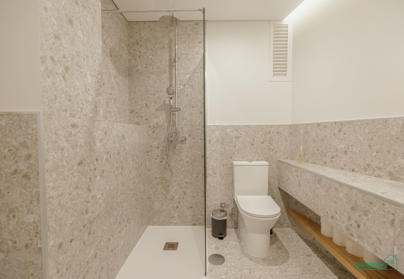 Apartment in Porto - BRIGHT WINDOW APARTMENT by VACATIONY