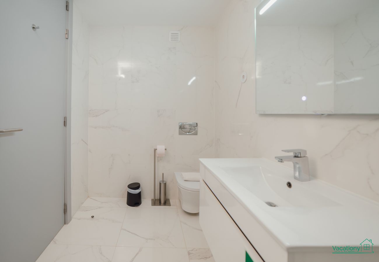 Apartment in Porto - AMAZING RIVERVIEW APARTMENT w/ POOL by VACATIONY