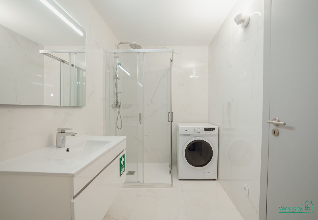 Apartment in Porto - AMAZING RIVERVIEW APARTMENT w/ POOL by VACATIONY