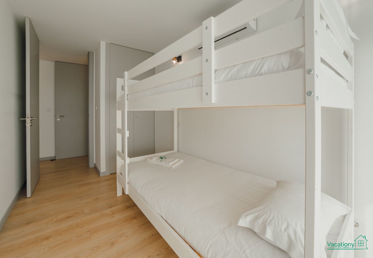 Apartment in Porto - AMAZING RIVERVIEW APARTMENT w/ POOL by VACATIONY