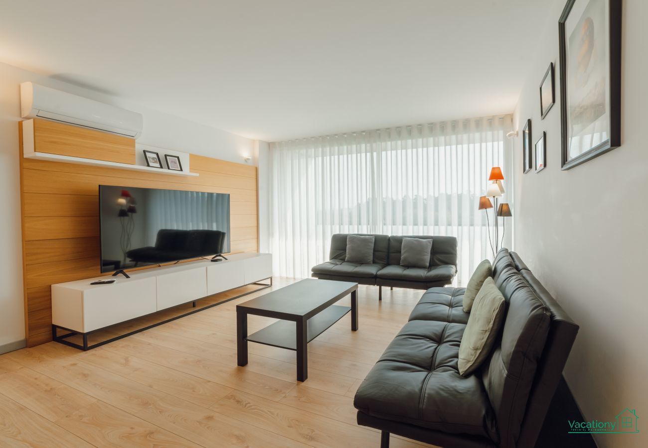 Apartment in Porto - AMAZING RIVERVIEW APARTMENT w/ POOL by VACATIONY