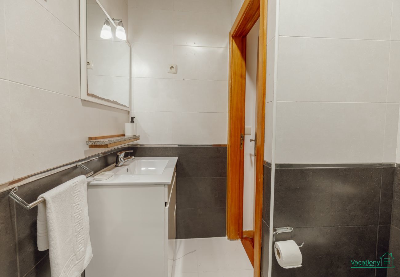 Apartment in Porto - MODERN TERRACE 2BD APARTMENT by VACATIONY