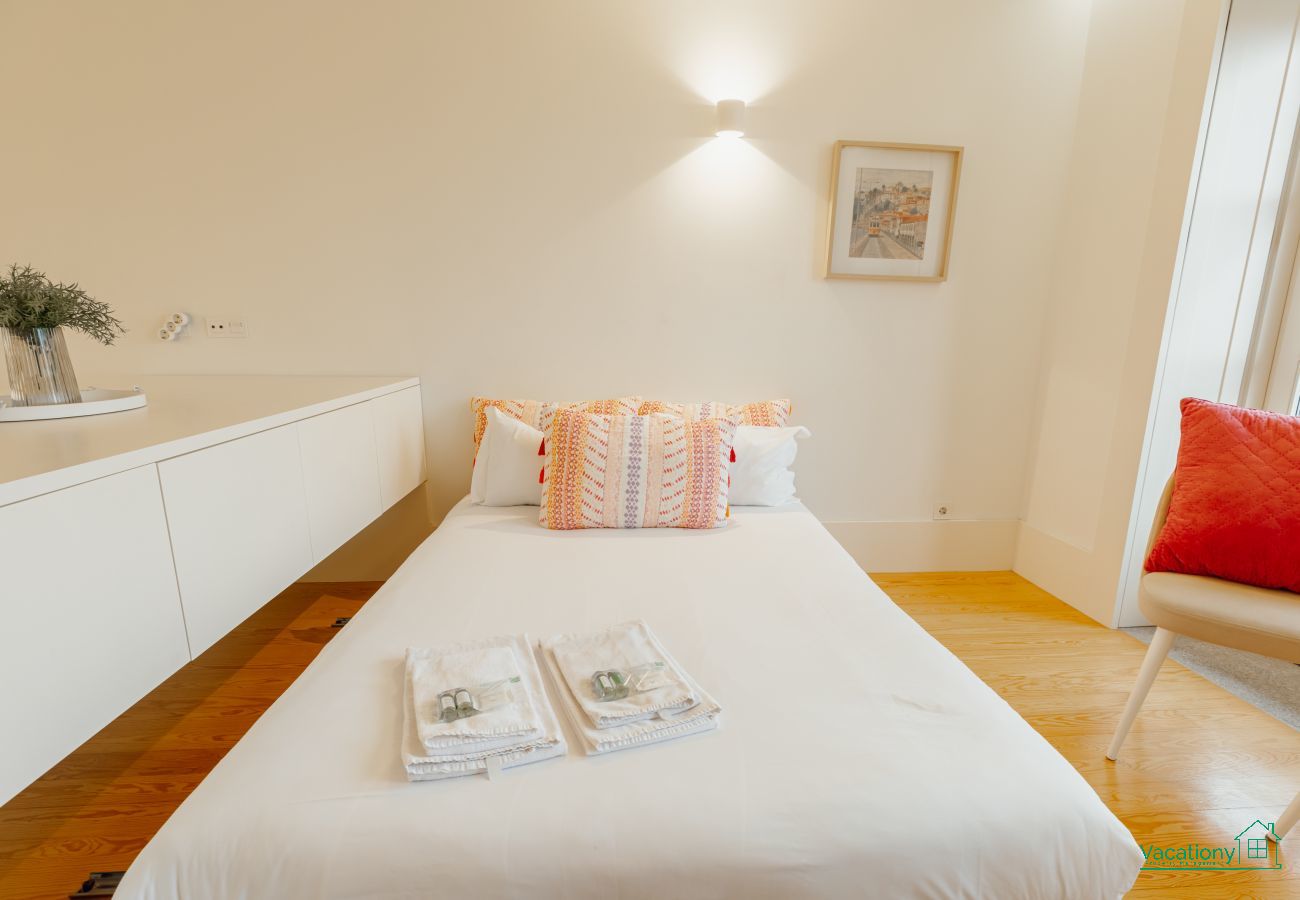 Apartment in Porto - HISTORICAL TAIPAS PINK by VACATIONY