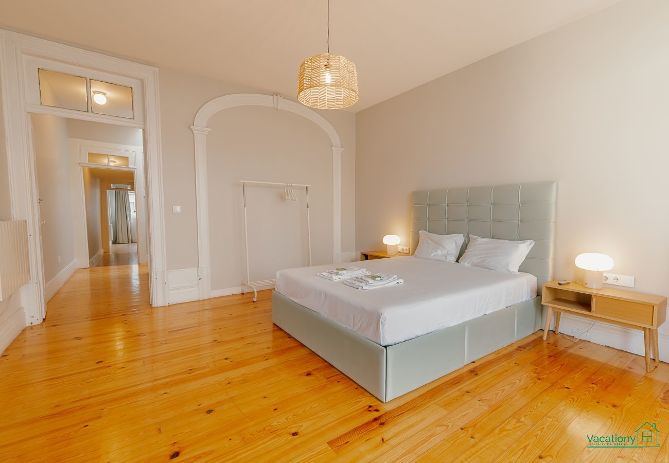 Apartment in Porto - URBAN REFUGE 4BD by VACATIONY