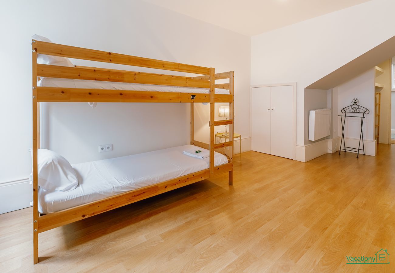Apartment in Porto - URBAN REFUGE 4BD by VACATIONY
