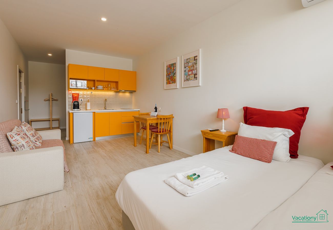 Studio in Porto - COLORFUL STUDIO 1 MUNICIPAL POOL by VACATIONY