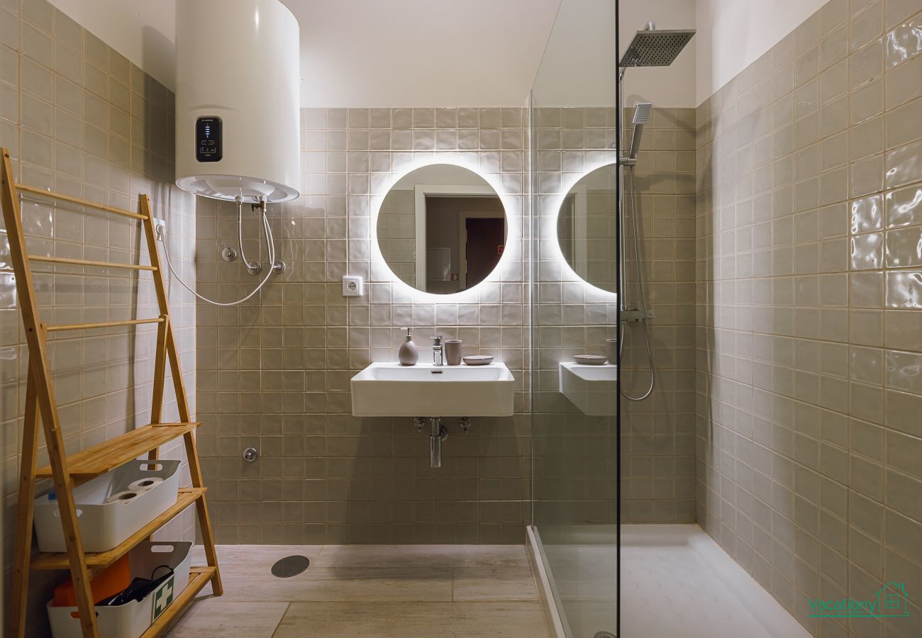 Studio in Porto - COLORFUL STUDIO 1 MUNICIPAL POOL by VACATIONY