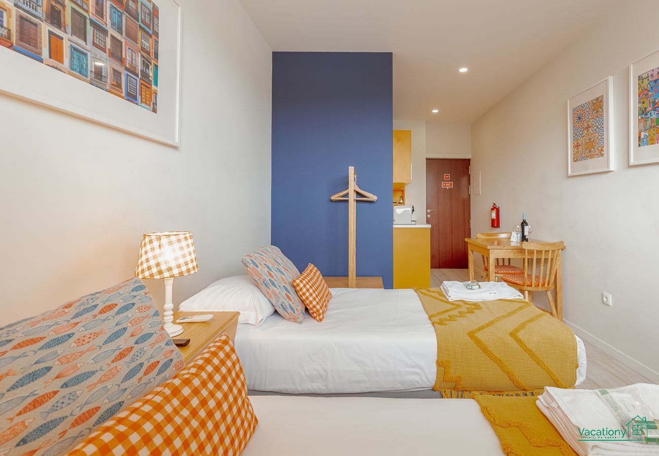 Studio in Porto - COLORFUL STUDIO 2 MUNICIPAL POOL by VACATIONY