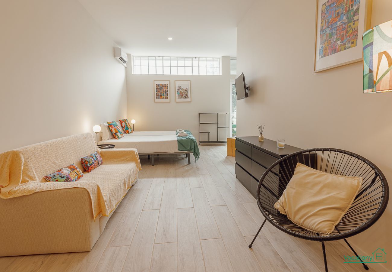 Studio in Porto - COLORFUL STUDIO 3 MUNICIPAL POOL by VACATIONY