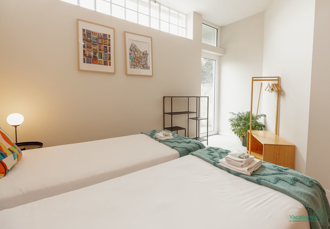 Studio in Porto - COLORFUL STUDIO 3 MUNICIPAL POOL by VACATIONY