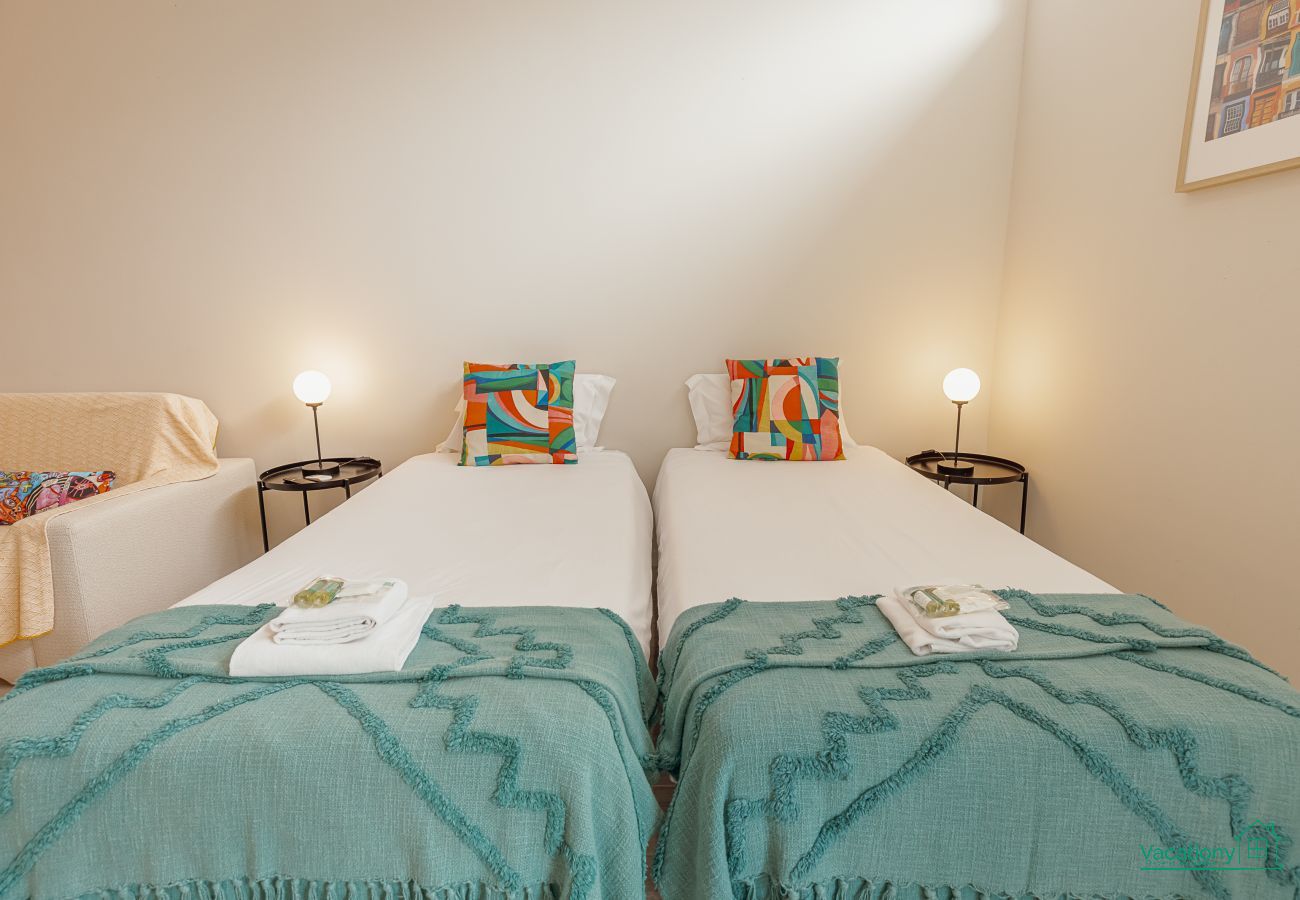 Studio in Porto - COLORFUL STUDIO 3 MUNICIPAL POOL by VACATIONY