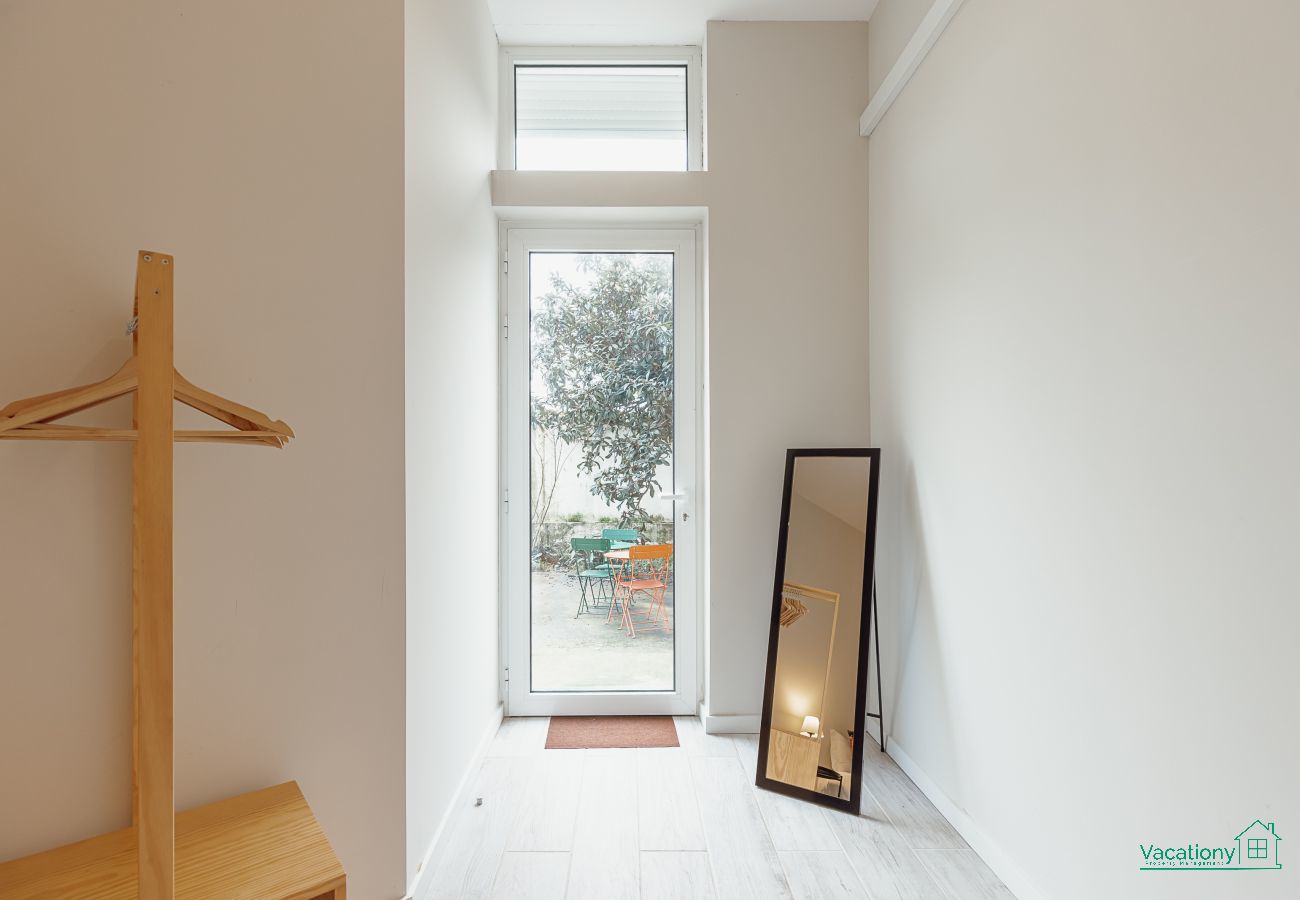 Studio in Porto - COLORFUL STUDIO 4 MUNICIPAL POOL by VACATIONY