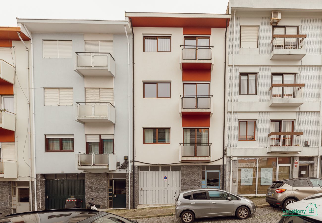 Studio in Porto - COLORFUL STUDIO 4 MUNICIPAL POOL by VACATIONY